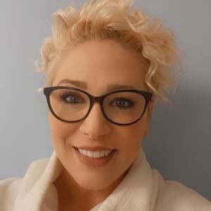 Meet your Posher, Hilary